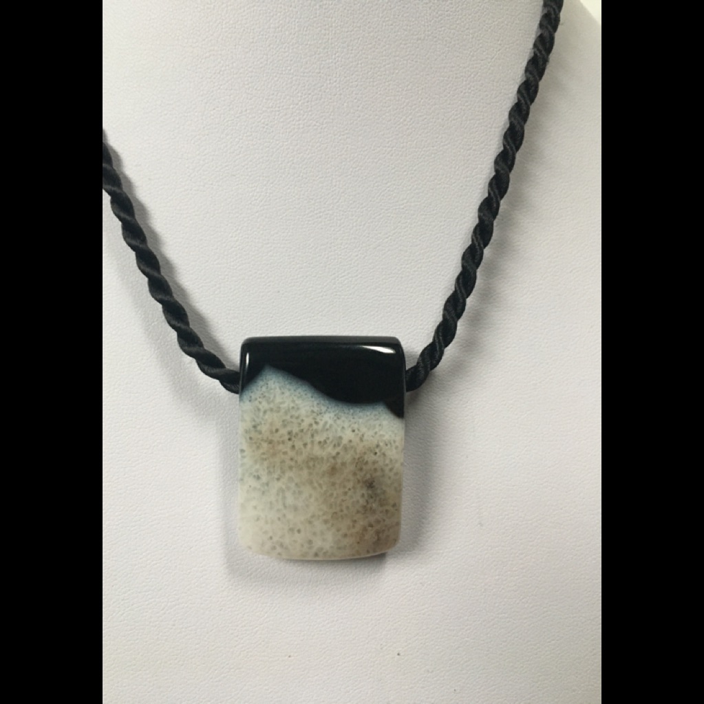 Reversible Black & White Agate Tongue On Silk Cord